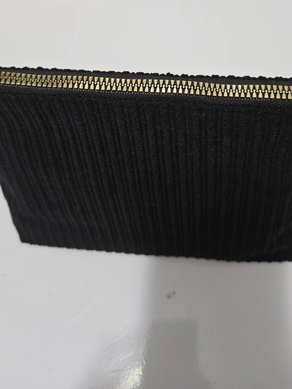 Laura Geller Black Ribbed Clutch Cosmetic Travel Bag with Gold Logo